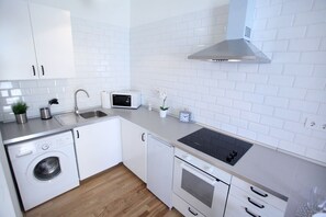 Kühlschrank, Mikrowelle, Ofen, Herdplatte