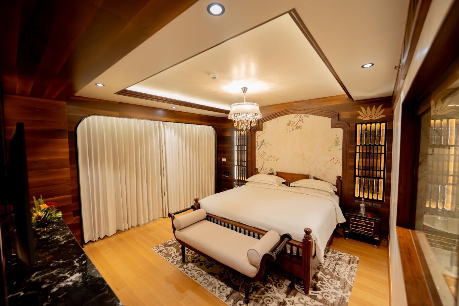 luxury suite | minibar, in-room safe, individually decorated, individually furnished