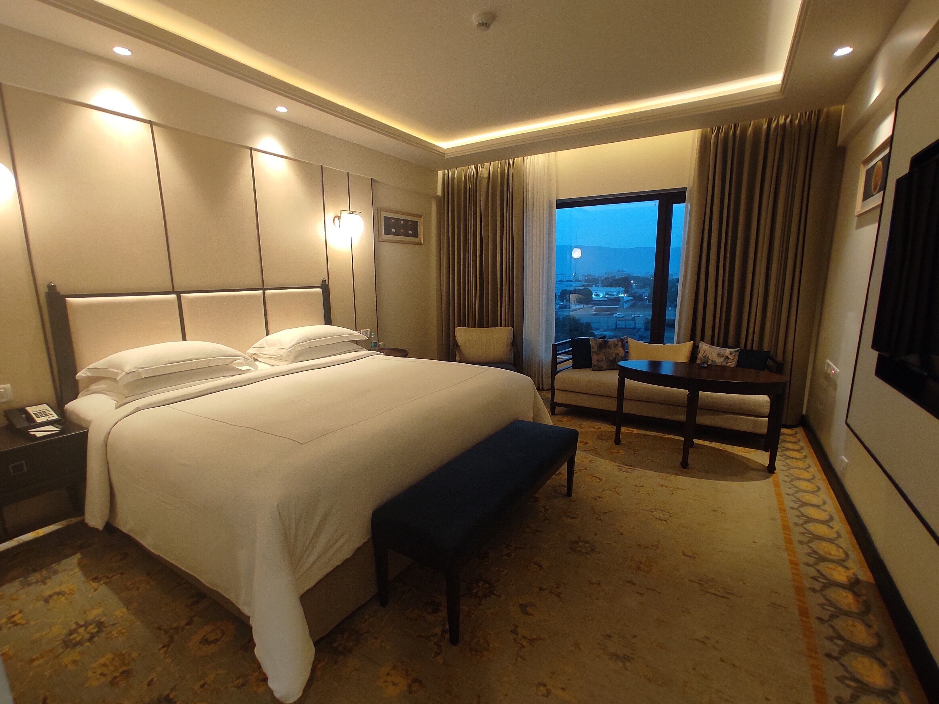 superior room, 1 king bed | minibar, in-room safe, individually decorated, individually furnished