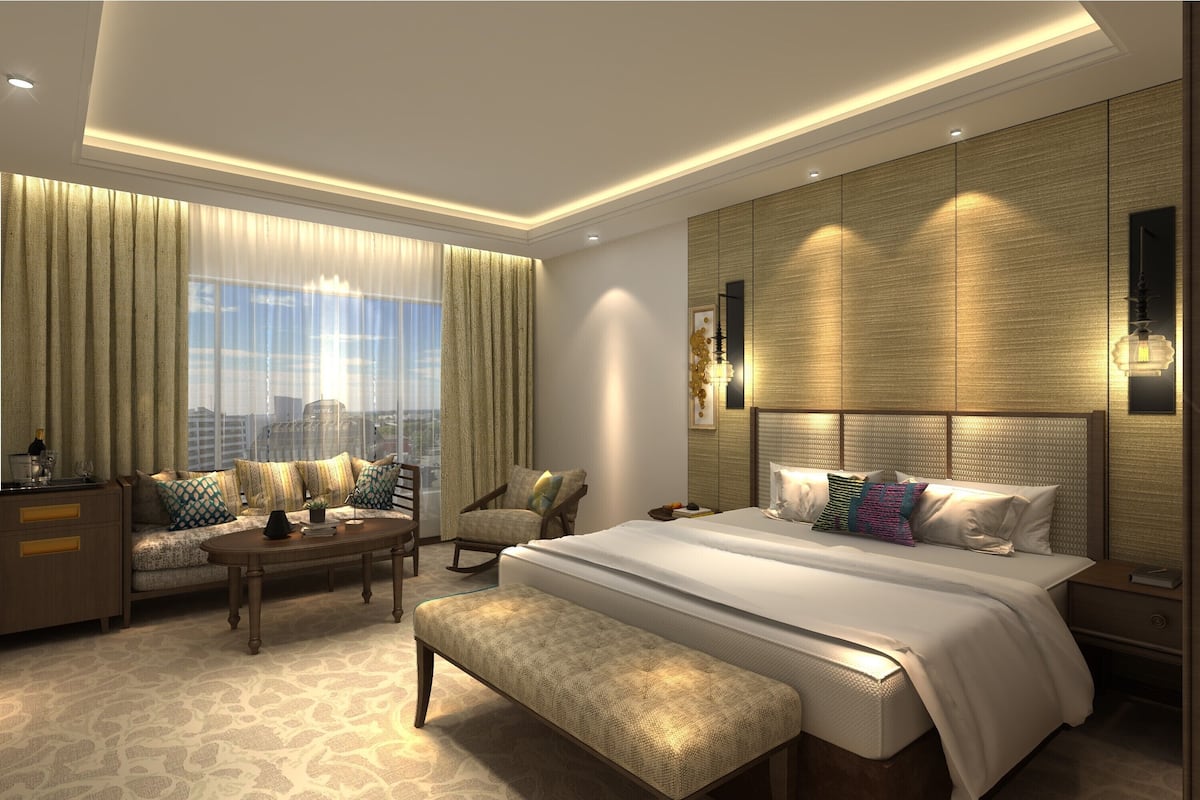 Luxury Suite | Minibar, in-room safe, desk, laptop workspace