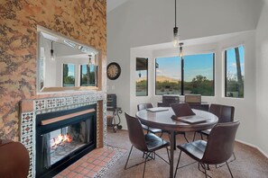 Interior - Upscale Private Home In A Quite Gated Community With Breathtaking Mountain Views (Tucson)