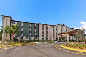 Exterior - WoodSpring Suites Tamarac (Tamarac)