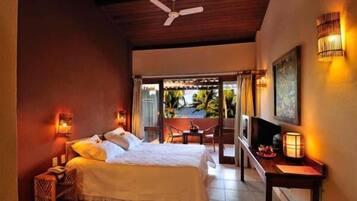 Frigobar, cofres nos quartos, cortinas blackout, Wi-Fi de cortesia