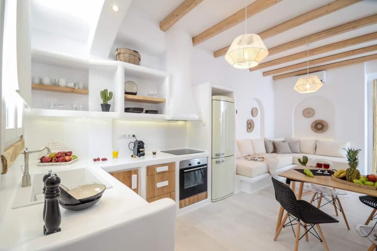 Departamento, 2 habitaciones, planta baja | Cocina privada | Cafetera y tetera, refrigerador, parrilla de estufa y tetera eléctrica 