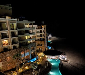 A heated pool - Family friendly premier 5 star resort , book NOW for Summer 2026 Vacations . (Cabo San Lucas)