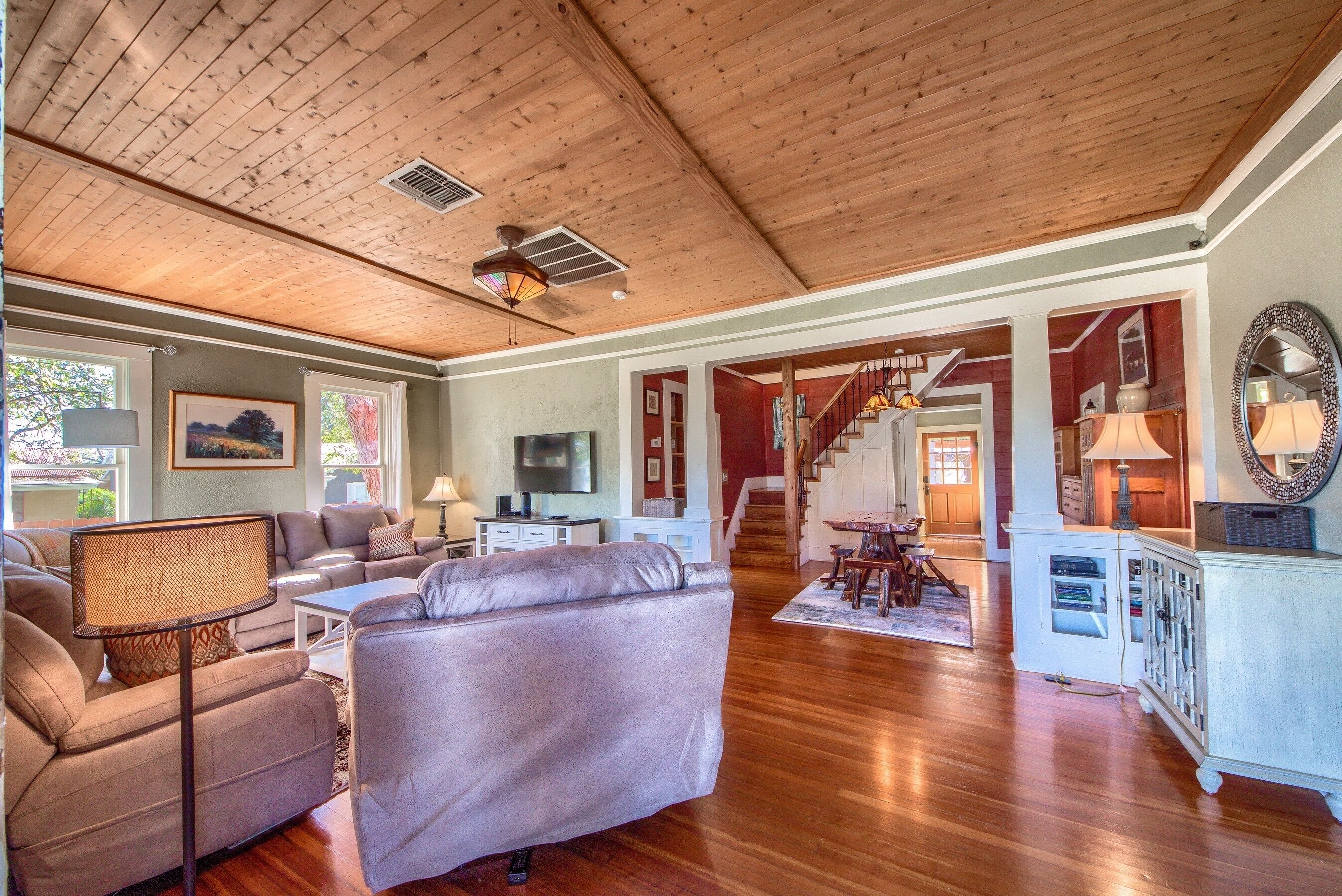 House, 5 Bedrooms | Property grounds