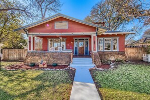 House, 5 Bedrooms | Exterior