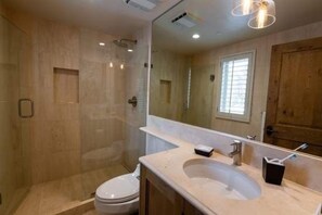 Departamento, 5 habitaciones | Baño | Secadora de cabello y toallas 