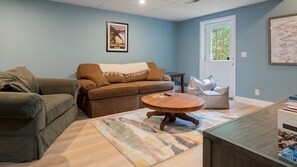 Smart TV, books, stereo