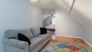 Smart TV, books, stereo