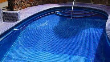 2 piscines a l'aire lliure