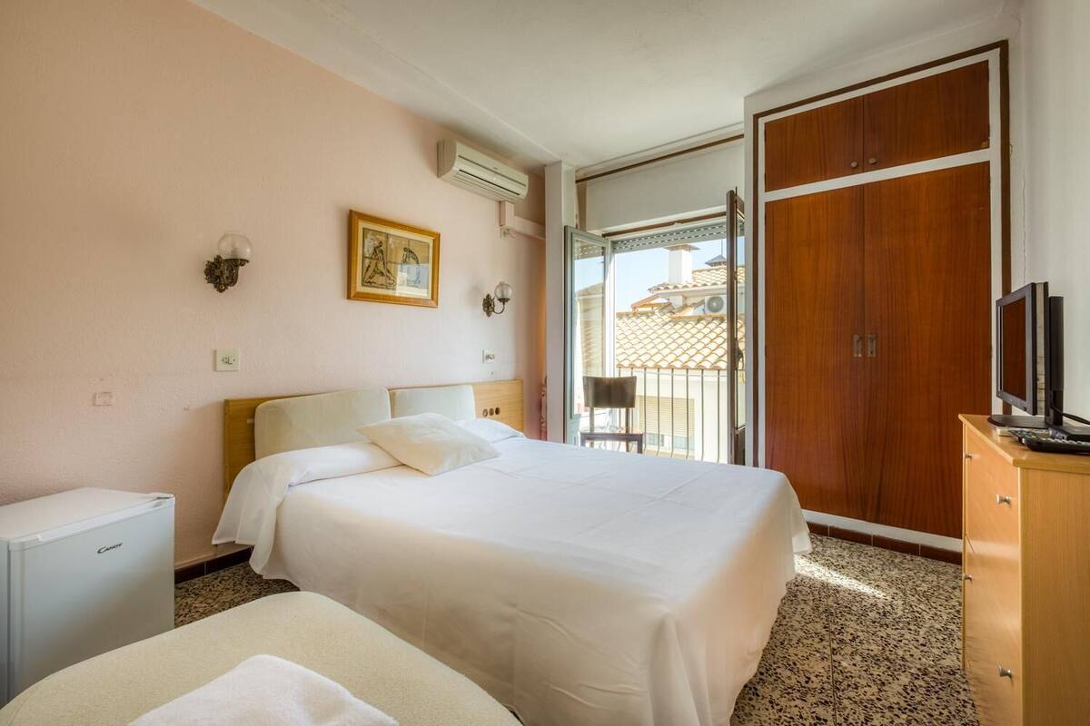 Cortinas blackout, cunas gratuitas y camas plegables/adicionales