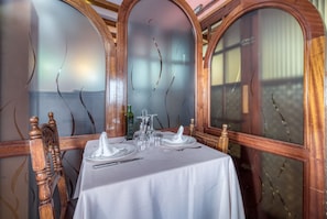 Desayuno continental diario (EUR 9 por persona)