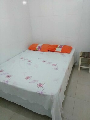 Family House | Iron/ironing board, free WiFi, bed sheets