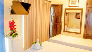 Triple Room | 1 bedroom, iron/ironing board, free WiFi, bed sheets