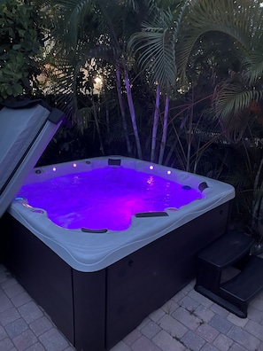 Bain à remous extérieur