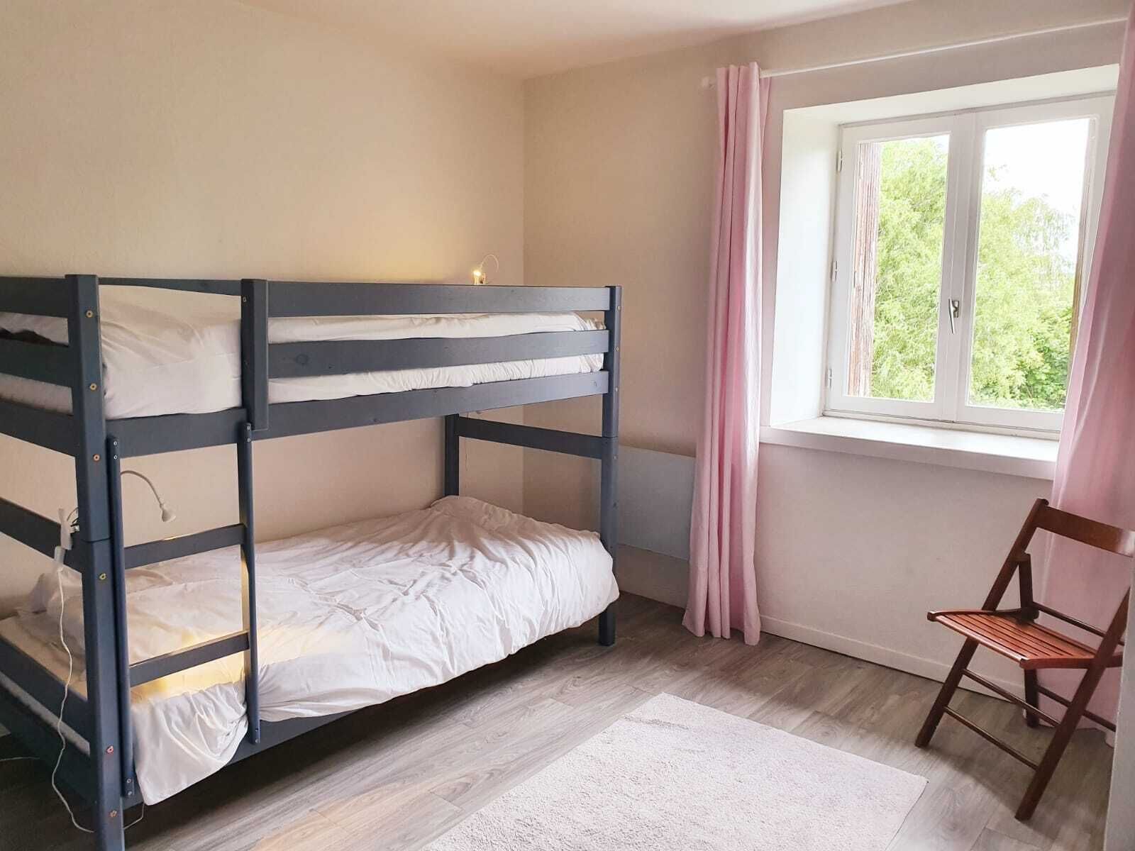 La chambre avec lits superposés