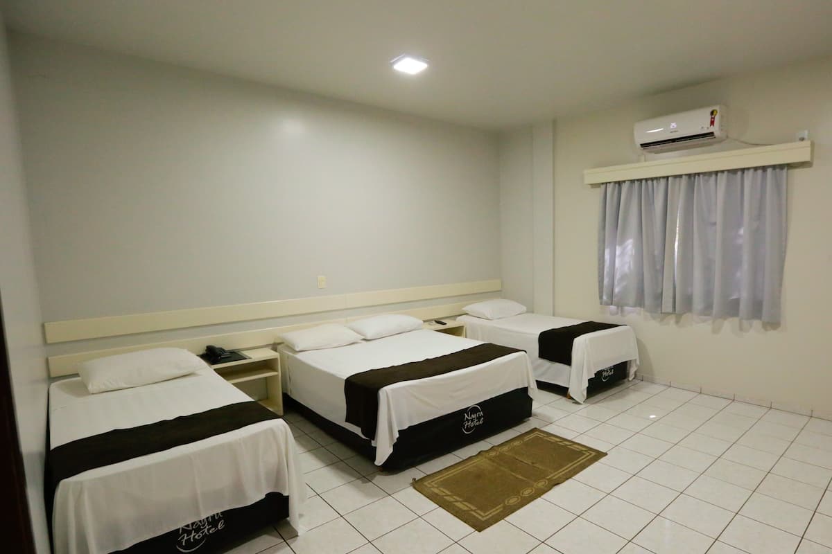 Quadrupla Standard | 1 camera, minibar, una scrivania, insonorizzazione