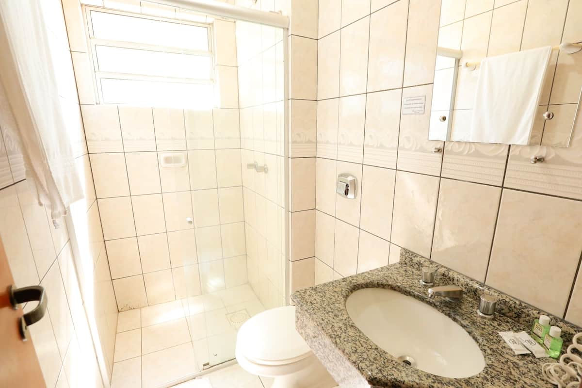 shower, free toiletries, towels