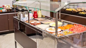 A buffet with various food items and beverages. - Nayru Hotel (Toledo)