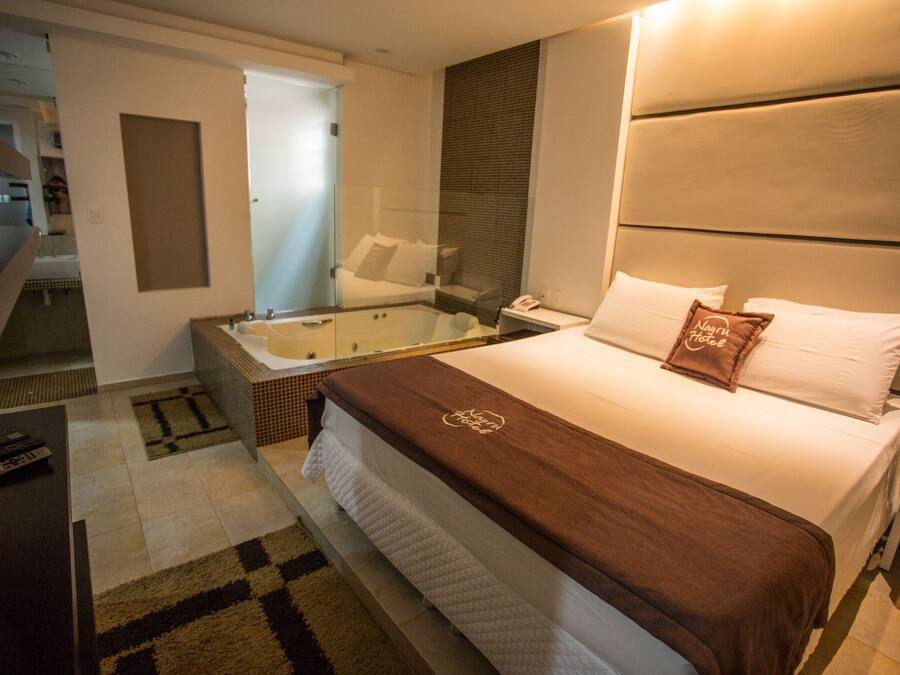 Suite | Minibar, desk, soundproofing, free WiFi