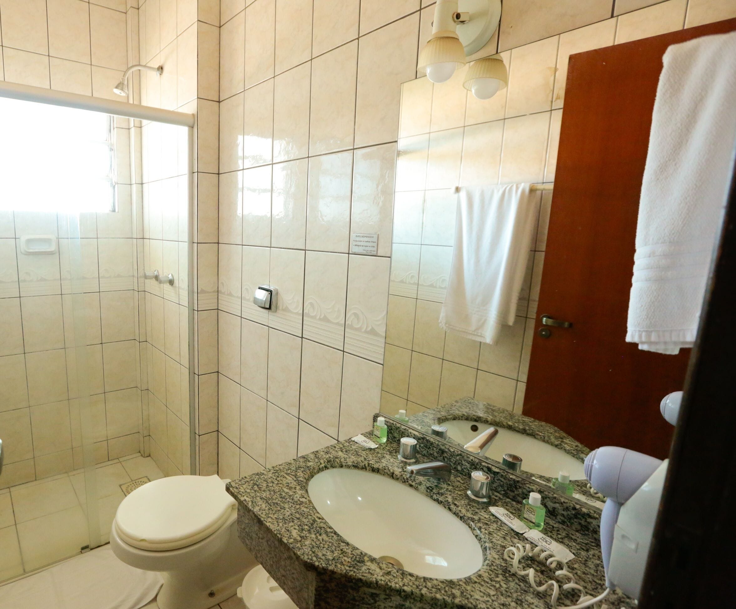 standard quadruple room | bathroom | shower, free toiletries, towels
