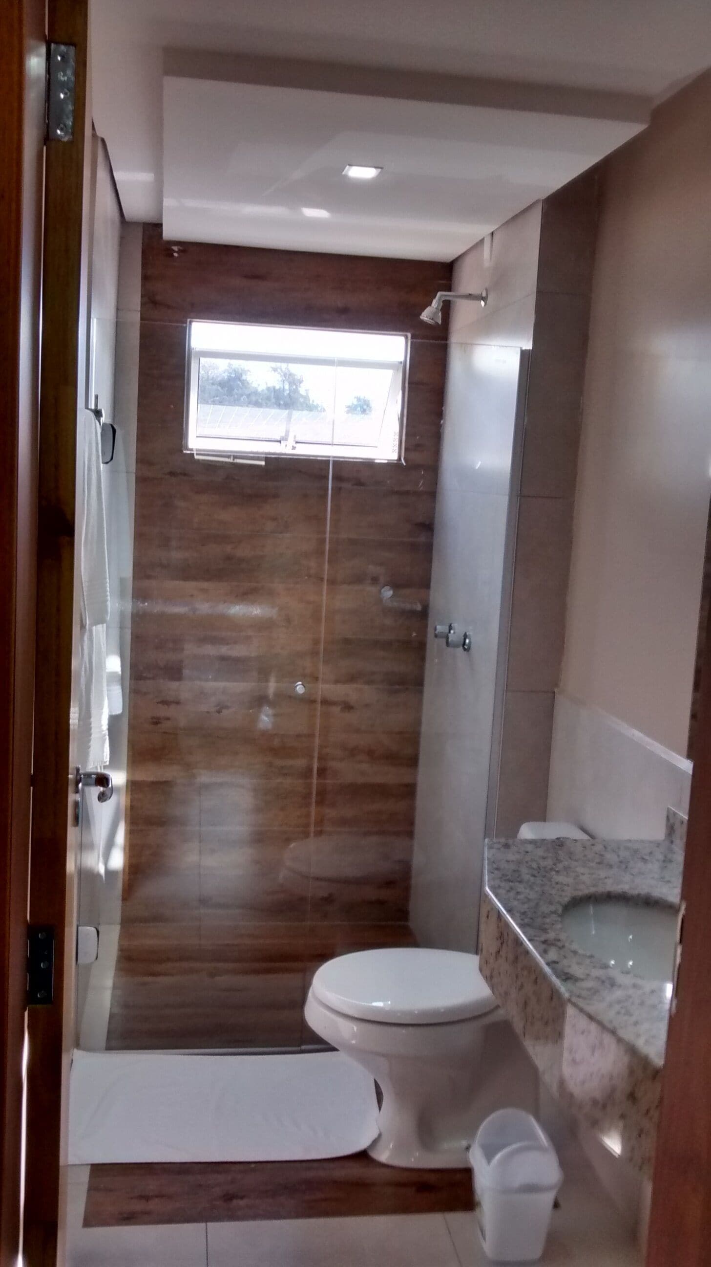 shower, free toiletries, towels