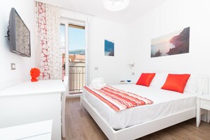 1 Schlafzimmer, Schreibtisch, Bügeleisen/Bügelbrett, Reisekinderbett