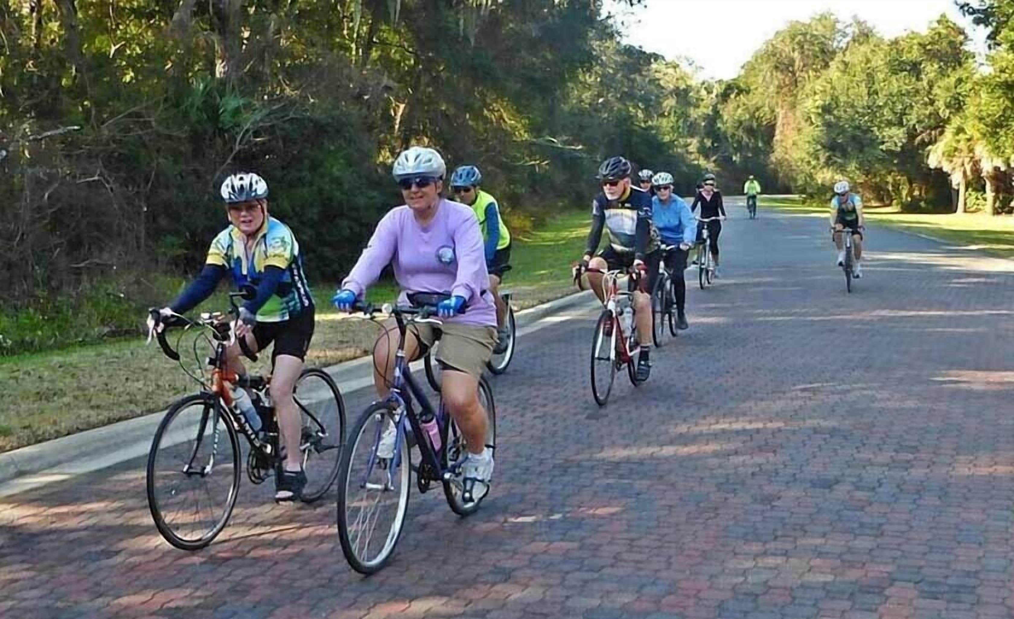 beach nearby, 2 beach bars