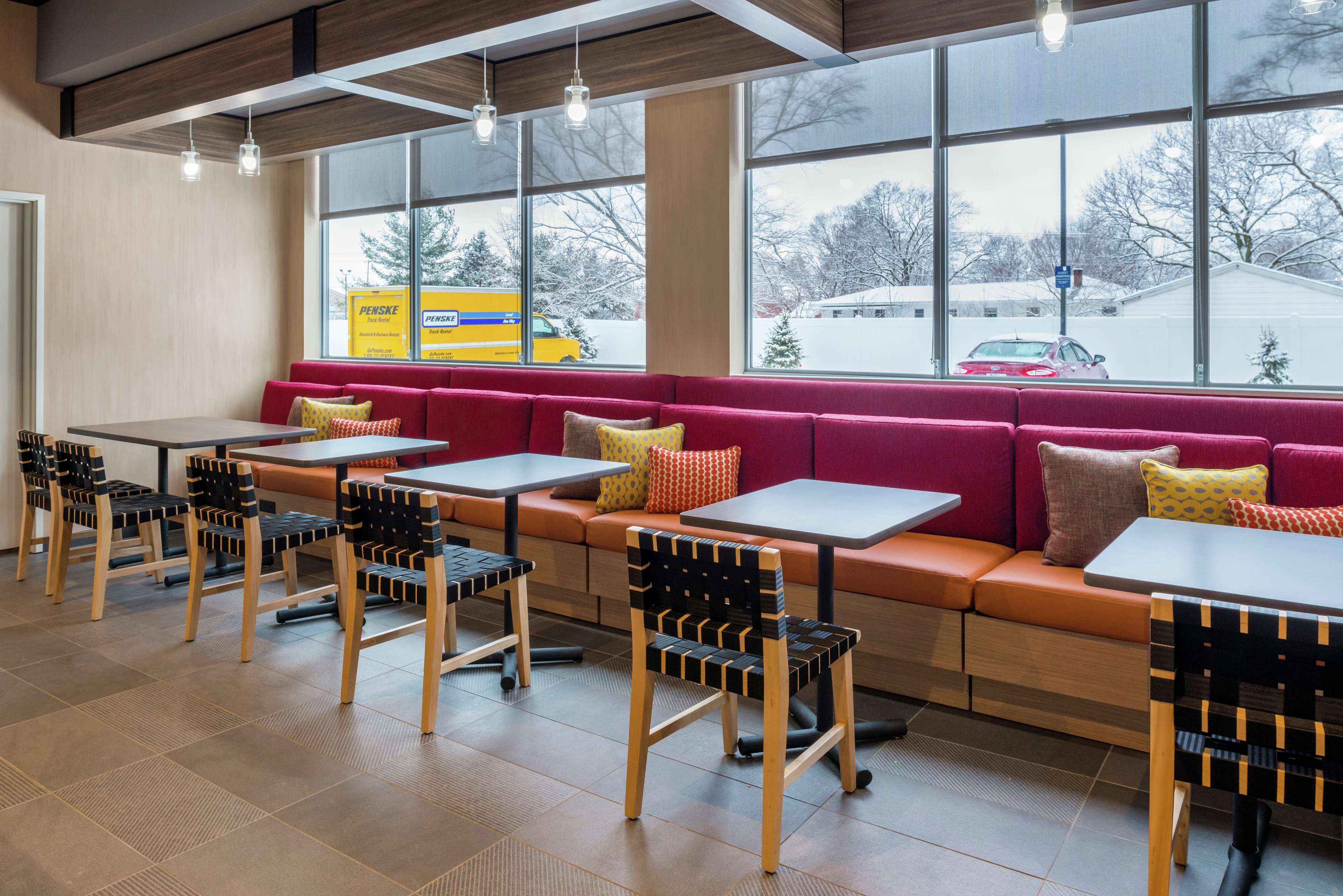 Café da manhã completo grátis todos os dias