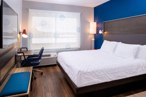 書桌、筆電工作空間、遮光布/窗簾、熨斗/熨衣板