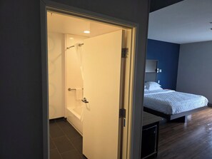 Standard Room, 1 King Bed, Accessible, Bathtub | Bathroom | Free toiletries, hair dryer, towels - Tru by Hilton Elkhart, IN (Elkhart)