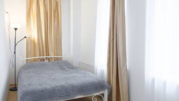 Kahden hengen perushuone | Työpöytä, pimennysverhot, silitysrauta/-lauta, ilmainen Wi-Fi