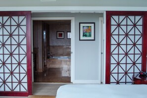 Egyptian cotton sheets, premium bedding, pillow-top beds, in-room safe - Singer Island Resort & Spa Private Owner (Singer Island)