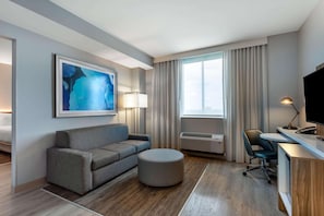 套房, 1 間臥室, 非吸煙房 | 房內夾萬、書桌、手提電腦工作空間、遮光窗簾/窗簾