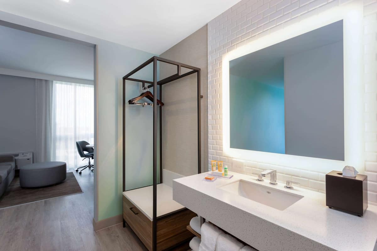 1 bedroom, in-room safe, desk, laptop workspace