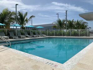 Outdoor pool - Wyndham Garden Miami International Airport (Miami Springs)