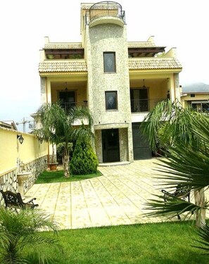 Exterior - Paradise apartment with wi fi and parking space (Palermo)