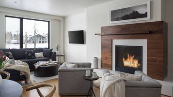 Télévision, cheminée