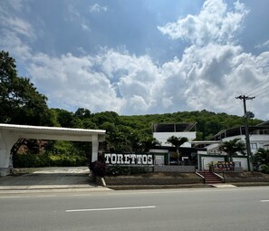 Fachada de la propiedad