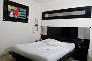 Basic-Zimmer | 1 Schlafzimmer, Verdunkelungsvorhänge, kostenloses WLAN, Bettwäsche