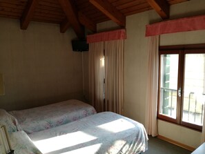 Basic Twin Room | Desk, bed sheets - Locanda alla stazione (Mira)