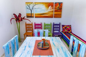 每日供應現點現煮早餐 (每人 USD7)