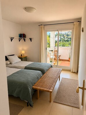 Iron/ironing board, Internet, bed sheets - Relaxing Benalmádena Apartment with Pool (Benalmádena)
