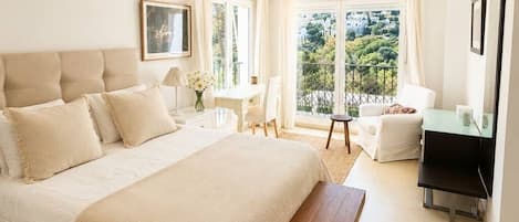 Iron/ironing board, Internet, bed sheets