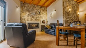 تلفزيون بشاشة مسطحة