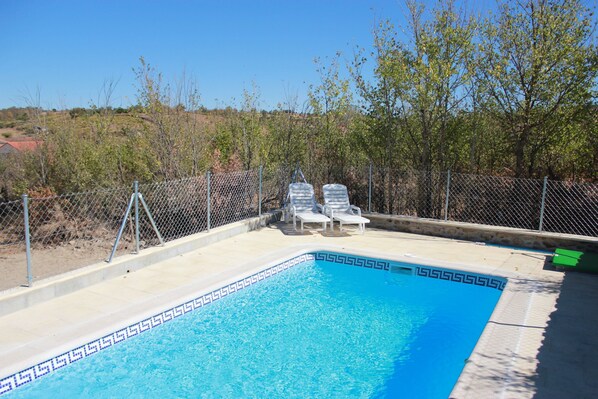 حمّام سباحة خارجي موسمي