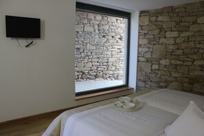 Kamar Twin | Televisi