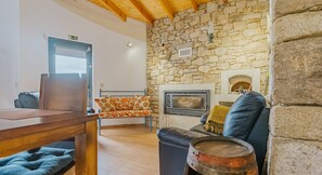 تلفزيون بشاشة مسطحة