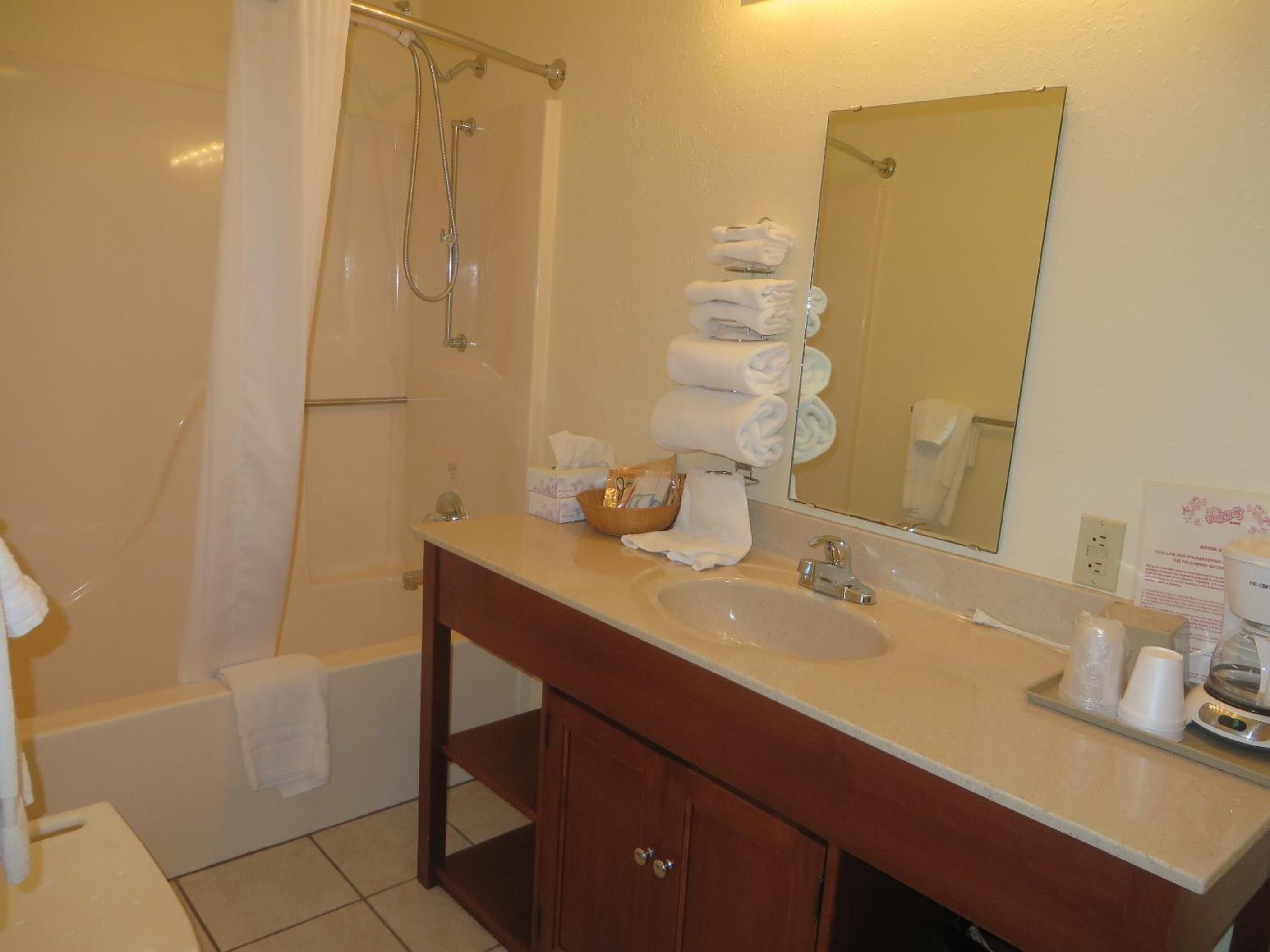 combined shower/bathtub, free toiletries, towels, soap